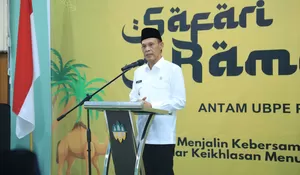 Hadiri Safari Ramadan di Nanggung, Wabup Bogor Jaro Ade Serahkan Santunan untuk Anak Yatim