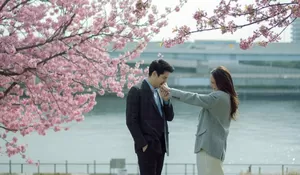 Habis Lebaran Terbit Lamaran, Luna Maya Bagikan Momen Romantis Usai Dilamar Maxime Bouttier di Tokyo 