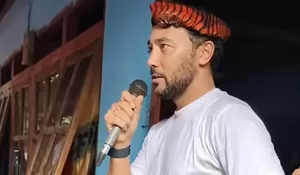 Momen Denny Landzaat Mudik ke Maluku, Diarak Warga Keliling Kampung hingga Pidato Pakai Bahasa Indonesia