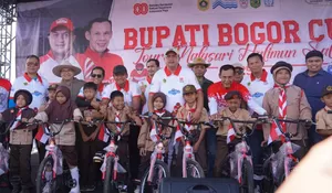 Bupati Bogor Bagikan 442 Unit Sepeda untuk Anak-Anak di Desa Malasari, Berharap Bisa Meningkatkan Ekonomi