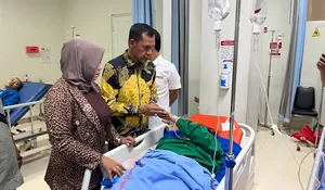 Wakil Bupati Bogor Tinjau Korban Ambruknya Majelis Taklim Asobiyah di RS PMI Kota Bogor Pastikan Dapat Perawatan Maksimal
