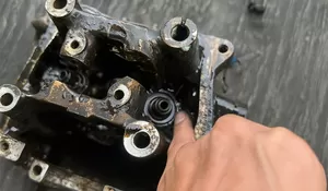 Mekanik Bongkar Rahasia: Kerusakan Oli Palsu Jauh Lebih Sadis dari Oli Kering, Cek Faktanya