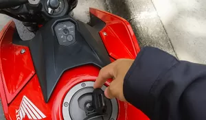 Tutup Tangki Macet Bikin Emosi? Cuma Modal Solasi, Kunci Motor Sport Langsung Tokcer