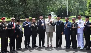 Semangat Hari Pahlawan 2025, Rudy Susmanto Lakukan Penanaman Pohon di Istana Bogor