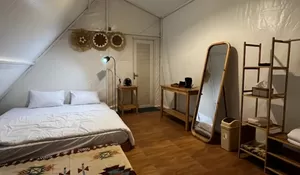 Mulai 400 Ribuan Aja! Glamping Estetik Tepi Sungai di D river Luxcamp Pamijahan Bogor
