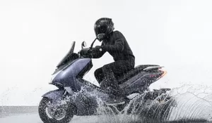 Motor Listrik Harga Belasan Juta Kok Larinya 120Km per jam? Uwinfly M100 Gen 3 Bikin Banyak Orang Nggak Percaya