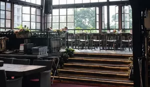 Bukan Tempat Biasa, Roofpark Bogor Tawarkan Dinner Santai dengan Pemandangan Kota dari Atas