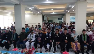 Pemkot Depok Serahkan Bansos KDS RTLH di Cimanggis