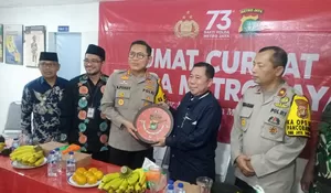 Program Jumat Curhat, Kapolres  Metro Depok Ingatkan Warga Agar Mewaspadai Penipuan di Medsos