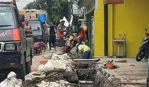 DPUPR Kota Depok Melakukan  Renovasi Drainase Jalan Sentosa 