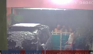 Biadab!!! Bendera Merah Putih Dibakar Orang Tidak Dikenal, Sebabkan Mobil Warga Terbakar dan Sasar Toko di Sekitar