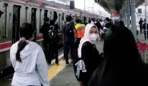 Seroang Pria Nekat Lakukan Percobaan Bunuh Diri di Stasiun Depok, Sebabkan Jadwal Commuter Line Terganggu