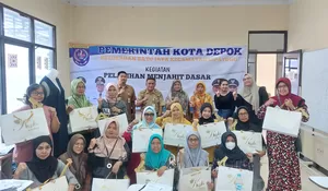 Warga Kelurahan Ratujaya Diajari Teknik Menjahit Dasar 