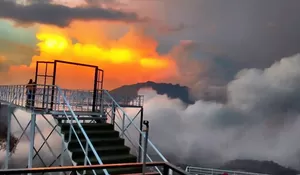  Di Tempat Wisata Ini Pemandangannya Benar-Benar Juara, Kamu Bisa Lihat Lautan Awan dan Sunrise yang Menakjubkan