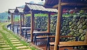 Wisata Kuliner Suasana Desa di Petung Park Trawas, Terbaru Ada Kolam Renang Untuk Anak-Anak