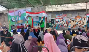 Sapa Ratusan Ibu Ibu di Bojong Pondok Terong Depok, Hj Fitrianti Pastikan jadi Pejuang Aspirasi Masyarakat