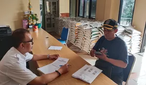 Bantuan Beras Bapanas Tiba di Cinangka Kota Depok, Segini Jumlah yang Disebar
