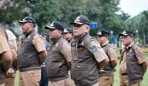 Selami Camat Tapos Depok, Abdul Mutolib Awasi Penyelenggaraan Pemilu : Kenakan Rompi Pengawas, Tegakan Aturan yang Berlaku