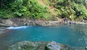 Dijamin Gak Mau Pulang Setelah Nikmati Sensasi Air yang Biru di Tempat Wisata ini, Gak akan Rugi Healing di sini Deh!