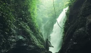 Tersembunyi di Kaki Gunung Salak! Kamu Cuman Merogoh Kocek Rp 20 Ribu Sudah Bisa Nikmati Keindahan 4 Air Terjun yang Asri di Bogor ini