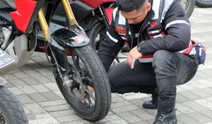 Riders Wajib Baca, nih! Berikut Perawatan Sepeda Motor agar tetap Optimal saat Musim Hujan  