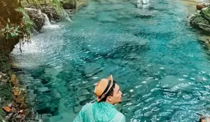 Tiket Masuk Cuman Rp 10 Ribu, Lansung Bisa Nikmati Curug Tersembunyi dengan Pesona Air yang Sebening Kaca!