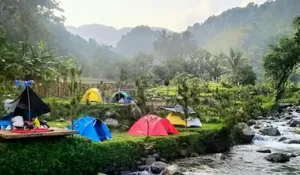 Nikmati Liburan Tak Terlupakan di Tempat Wisata Ini! Bisa Camping di Pinggiran Sungai dan Berendam di Kolam Air Panas yang Bikin Auto Gak Mau Pulang