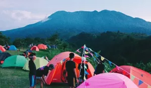 Bisa Camping di Tempat Wisata dengan View Segokil Ini? Dijamin Langsung Jatuh Cinta Sama Pesona Alamnya Tanpa Bikin Dompet Meringis