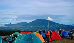Semuanya Diborong! View di Camping Ground ini Gak Ada yang Bisa Ngalahin, Langsung Gunung Salak, Gunung Pangrango, Bahkan Sunset dan Sunrise