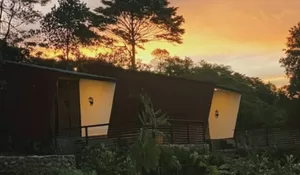 Tempat Wisata ini Cocok Buat Staycation Akhir Pekan! Bisa Nikmati Nginep di Glamping atau Cabin di Tengah Hutan yang Syahdu Banget 