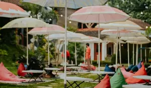 Ada Cafe dengan Harganya Terjangkau dengan Suasana Khas Bali! Bisa Jadi Tempat Bukber yang Kece Abis