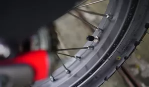 Memang Kecil dan Sepele, ini Fungsi Tutup Pentil pada Ban Sepeda Motor  