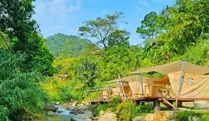 Suasana Tempat Wisata ini Syahdu dan Bikin Betah Banget! Nikmati Sensasi Menginap di Glamping Pinggir Sungai, yang Langsung Bisa Main di Sungai Loh