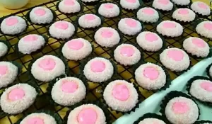 Tampilannya Aja Udah Cantik Banget! Kepoin Resep Strawberry Coconut Cheese Cookies yang bisa Jadi Ide Kue Lebaran Kekinian Ini