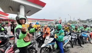 Yayasan Khadimul Ummah Madani Depok Bagikan Voucher Bensin Gratis dan Takjil untuk 200 Ojol