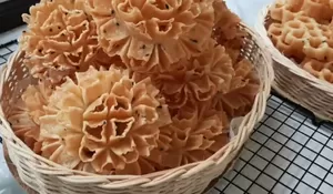Kue Kembang Goyang Ini Bentuknya Cantik Abis, Rasanya Manis dengan Tekstur Garing yang Bikin Nagih! Begini Resep Buatnya Agar Tidak Berminyak