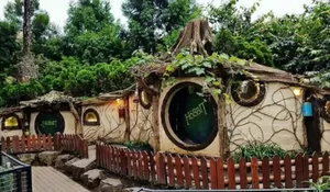 Tempat Wisata Ini Bergaya Eropa dengan Banyak Spot Foto Instagramable Abis, Ada Juga Mini Zoo dan Bisa Ngasih Makan Domba Hingga Rusa!