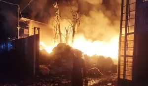 Lapak Rongsok di Serua Depok Gosong, Lima Kepala Keluarga Selamat dan Kerugian Rp100 Juta