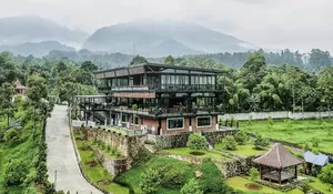 Deretan Kafe dan Resto Tempat Nongkrong Unik dan Asyik di Kaki Gunung Salak Bogor