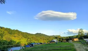 Dijamin Bakalan Betah Lama-lama di Tempat Wisata Ini! Bisa Camping Pinggiran Sungai Jernih Ditambah View Persawahan dan Pegunungan yang Syahdu Abis