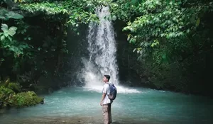 Pasti Akan Dibuat Jatuh Cinta Sama Tempat Wisata di Subang Ini! Keindahan Curug Birunya Bisa Bikin Gagal Move On