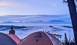 Tempat Wisata Bandung yang Viewnya Ajib Banget! Langsung Sunset, Sunrise dan City Light, Bisa Rasakan Sensasi Camping di Atas Lautan Awan Juga