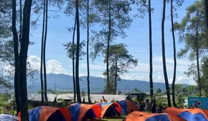 Hidden Gem Bandung! Tempat Wisata yang Ada Taman Rekreasi, Bisa Piknik Hingga Camping Dikelilingi Pohon Pinus yang Syahdu Abis