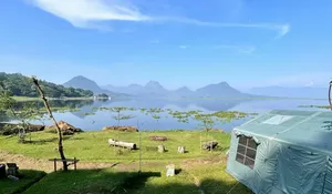 Wajib ke Tempat Camping Ini untuk Pengalaman Baru! Viewnya Langsung Disuguhi dengan Keindahan Danau