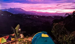 Trekking Gunung Bagi Pemula yang Bisa Sekalian Camping? Ayo Langsung Cobain ke Gunung Ciung di Sentul Ini, Bisa Sekalian ke Curug Juga Loh!