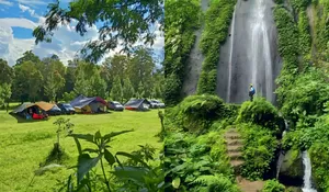 Tempat Camping Bandung Ini Cocok Banget Buat Staycation! Selain Viewnya Cakep, Ada Curug, dan Miliki Beragam Kegiatan yang Seru Abis