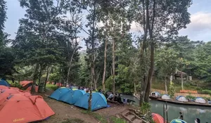 Sudah Tau Belum? Ternyata Banten Punya Tempat Camping Sekece Ini! Bisa Camping Pinggiran Sungai dengan View Bukit dan Curug yang Gokil Abis
