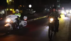 Intip Aksi Kombes Arya Perdana Patroli Bermotor : Jaga Keamanan di Depok