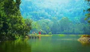 Tempat Wisata yang Enggak Akan Bikin Dompet Jebol, Langsung Bisa Nikmati Keindahan Danau Unik Bandung Ini!