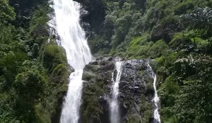 Terletak di Tepi Jalan, Keindahan Curug Garut yang Satu Ini Dijamin Membuat Terpana!